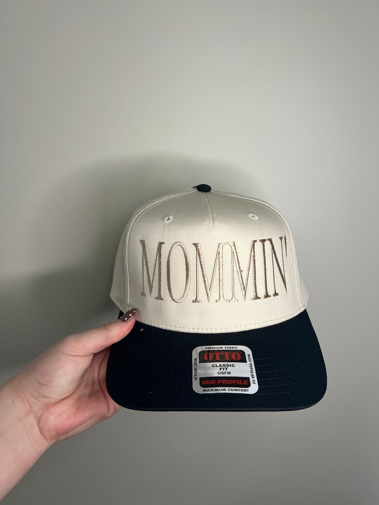 MOMMIN’ Trucker Hat
